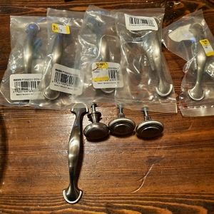 Cabinet Hardware Pulls & Knobs